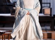 The Revival of Chinese-Style Paoqi Páo:Embracing Traditional Elegance in Modern Fashion