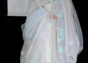 Enhancing the Traditional Charm of Hanfu with Modern Short Hair and Fashion Accessories