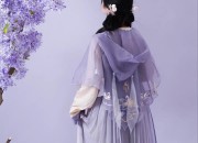 Children in Red Hanfu Performance Costumes:A Glimpse into Traditional Splendor
