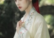 The Enigma of a Black-Grey Hanfu Girl Child:Embracing Tradition in Modern Times
