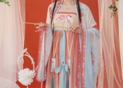 The Elegance of Qipao and Western Suit:A Fashion Fusion