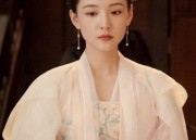 The 15-Year-Old Girl and the Revival of Hanfu Fashion:Embracing Traditional Elegance