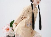Winter Fairyland:The Enchanting Tale of a Girl in Hanfu Ancient-Style Clothing