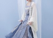 The Splendor of Traditional Chinese Clothing:Hanfu and Cheongsam