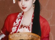 Reimagining the Cheongsam Dress:Modern Chinese Style Evolution