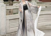 Elegant Green Cheongsam:Embracing the Classic Beauty in a Green Refinement