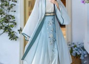 Chinese-Style Cheongsam女装，古典魅力的绽放