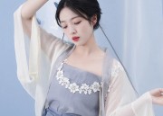 Plus Size Cheongsam Skirt:Embracing the Beauty of a Traditional Icon