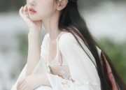 The Elegance of Cheongsam:A Long and Splendid Tale of a Student in a Traditional Chinese Dress