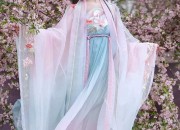 The Enchantment of Hanfu Qixiong Ruqun:The Charm of the Chest-High Robe