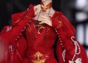 Mosaic of Tradition:The Charm of Qipao in茉莉家