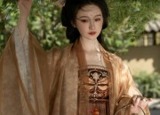 Reimagining the Cheongsam:An Innovative Two-Piece Ensemble