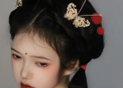 The Charm of Qipao-Dressed Petite Girls