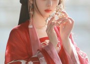 Enchanting Modern Student in Ancient Hanfu Fashion:The Allure of the汉服女学子