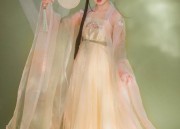 Autumns New Wave of Qipao:Embracing Traditional Elegance with Modern Twist