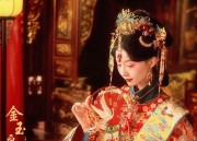 The Cultural Significance of Horseface Skirt with Short Jacket:A Traditional Chinese Fashion