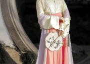 Ink Splashes and Horsehide Skirts:The Enchantment of Chinese Water Ink Ma Mian Qun