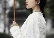 The Elegance of Mandarin-Style Swallowtail Cheongsam Skirt