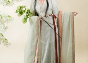 Enhanced Qipao Design for Curvier Figures:Blue Color for Belly-Slimming and Weight-Loss Appearance