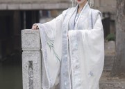 Childhood in Chinese Traditional Style:The Rise of Hanfu for Girls