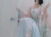 The Chic Evolution of Qipao:The Modern Allure of Traditional Chinese Elegance