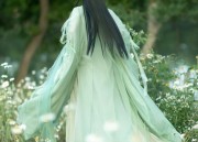 Children in Hanfu Costumes:A Guide to Creating Traditional Hairdos for Chinese New Year
