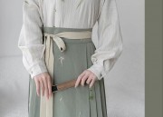 The Cross-Collared Blouse in Traditional Chinese Womens Hanfu Fashion