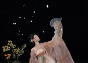 The Short-Style Cheongsam:Embracing Elasticity and Fashion
