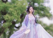 The Peach Blossom Fan and the Cultural Significance of Hanfu Clothing