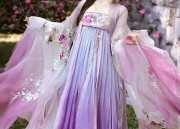 The Magnificent and Bold彼岸花 in Ancient Chinese Dress