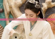 White Half-Body Cheongsam:A Cultural Icon and Fashion Statement