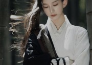 Reinventing Traditional Hanfu Fashion for the 30-Year-Old Modern Individual
