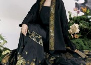 Pearl-Studded Cheongsam:A Blend of Tradition and Elegance