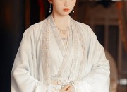 The Rise of Hanfu Fashion for Girl Middle Schoolers:A Tale of Long-sleeved Elegance