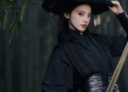 The Charm of a Slightly Curvier Skirt with a Horseface Design and its Matching Blouse