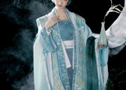 Exploring the World of Hanfu:Large-Size Breastband Robes and Their Cultural Significance