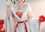 Chinese Cheongsam Accessories:The Charm of Embroidered Placket Hangers