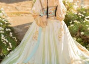 The Enchantment of a Long Pearl Necklace with a Cheongsam:A Cultural Fusion of Elegance