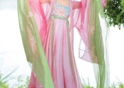 New Style Qipao for Three-Year-Old Girls:Embracing the Elegance of Traditional Chinese Dress