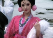 The Splendor of Traditional Chinese Wedding Gowns:The Story of Flower-Bearing Hanfu