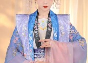 Original Mini-Sized Qixiong Ruqun Hanfu Fashion:A Closer Look at Traditional Chinese Beauty