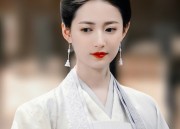 The Journey of a 10-Year-Old Girl into the World of Hanfu Traditional Chinese Clothing)