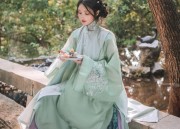 The Evolution of Hanfu Shoes Insoles:Understanding the Comfort and Cultural Significance