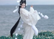 Elegant and Chic:Styling a Thin-Cut Little Jacket over a Qipao Cheongsam