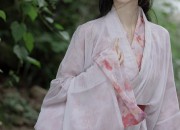 The Dominating Presence of an 11-Year-Old in Hanfu Fashion