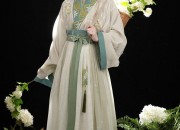 Embracing the Eroticism of Cheongsam:The Art of Qiqing Fashion