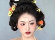 A Summer Fairy Tale in Ancient Han Costume:The Enchanting Girl in Traditional Chinese Dress