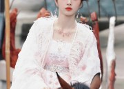 The Revival of Traditional Elegance:The Story of Hanfu in the Mulberry Fields