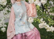 Winter Children in Chinese Hanfu Fashion:A Cultural Journey