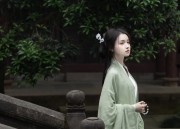 Winter Warmth in Ancient Hanfu Hooded Robes for Women